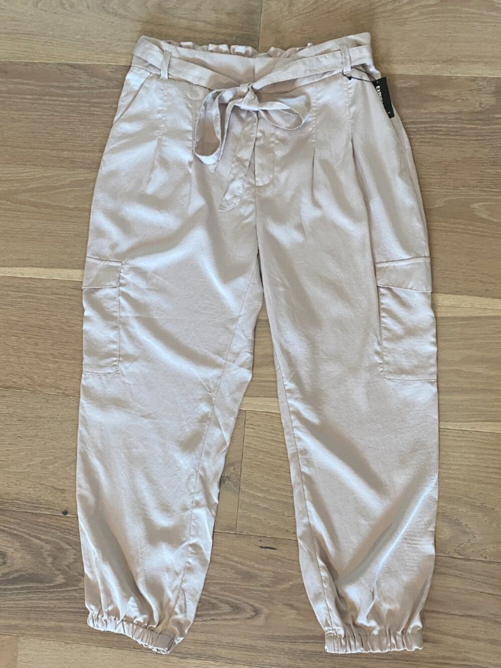 Express Tan Extreme High Rise Cargo Style Pant Size L NWT - Picture 3 of 13